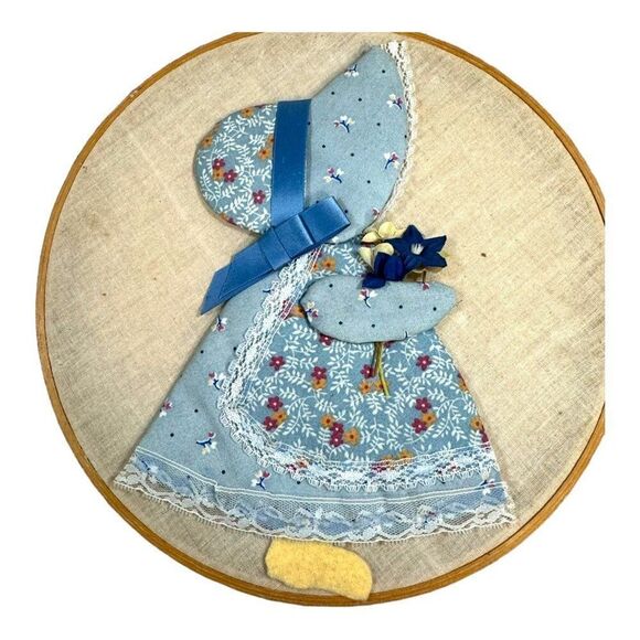Vintage Sunbonnet Sue Embroidery Hoop Art With Lace Trim Vintage Cottage Core - Picture 3 of 4